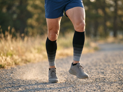 Manchons de compression portés pendant une sortie course sur chemin